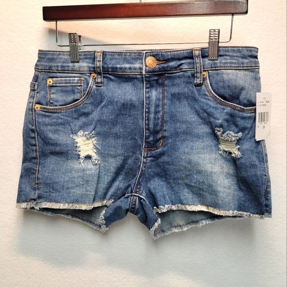 STS Blue Pants - STS BLUE Aubrey Short Size 28-in   10in high rise denim short, distressed